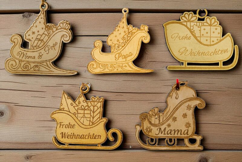 Personalisierte Christbaumanhänger aus Holz – 5 Schlitten-Designs