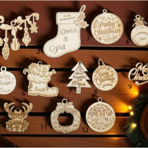 Christbaumkugeln aus Holz mit unterschiedlichen weihnachtlichen Motiven
