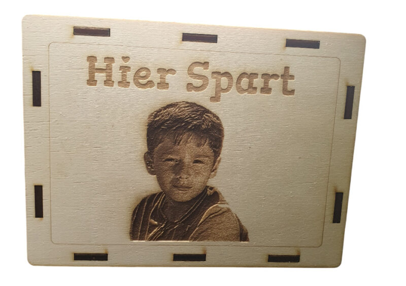 Personalisierte Spardose aus Holz mit Foto & Gravur – Bild 8